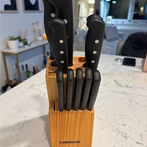 Farberware Black Handle Knife Set with Wooden Block